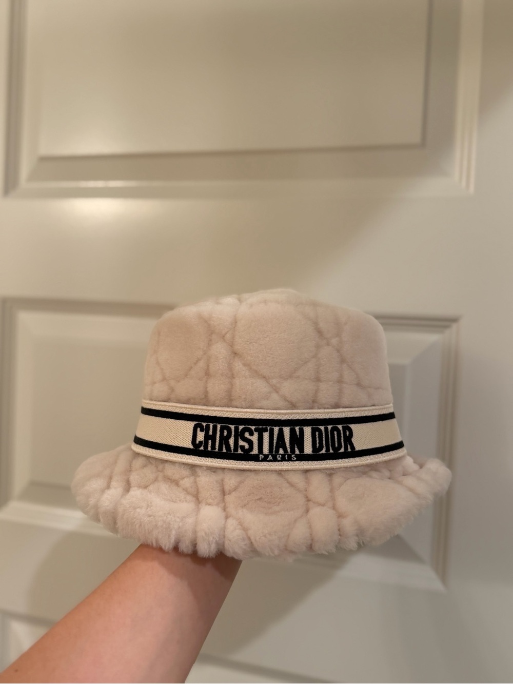 Christian Dior Shearling Cannage D-Bobby Bucket Hat 57 size